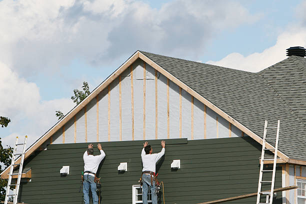 Professional Siding Installation technician working in Fresno, OH